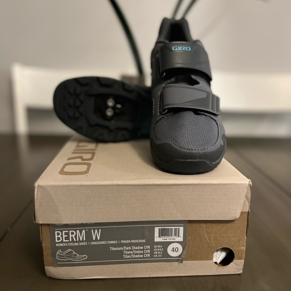 Women’s spin shoes